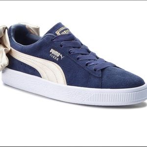 💙🆕 PUMA Suede Bow Varsity Sneakers- Peacoat/Gold